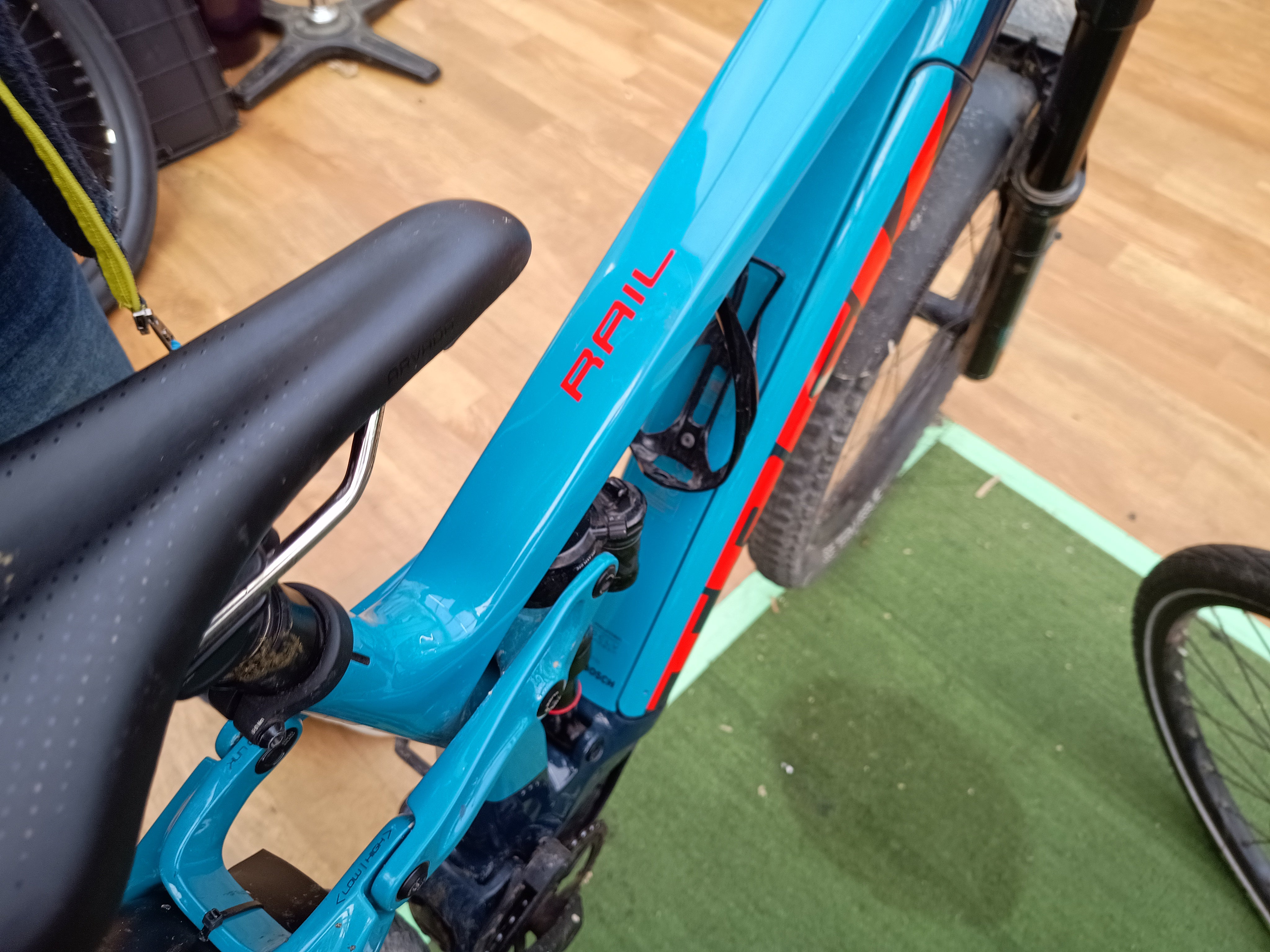 TREK Rail 9.8